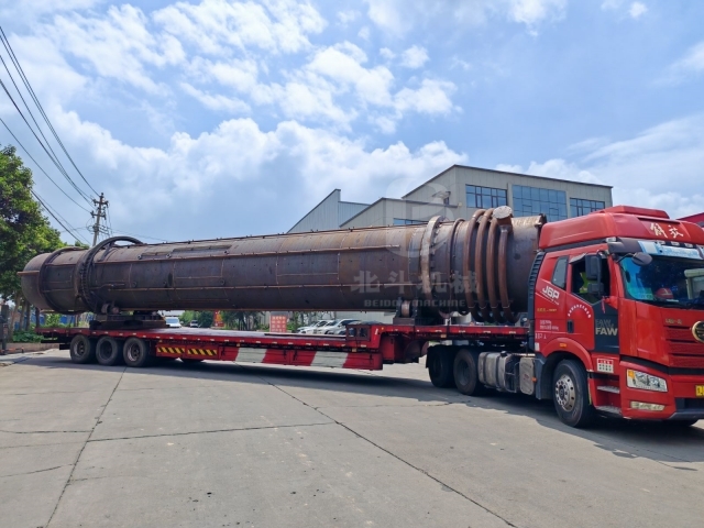 福建客戶定制的活化爐裝車(chē)發(fā)貨進(jìn)行時(shí)