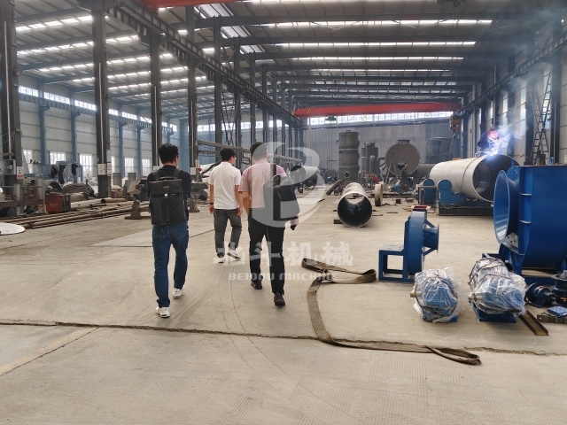 公司上午圓滿完成兩批炭化設(shè)備考察團(tuán)接待